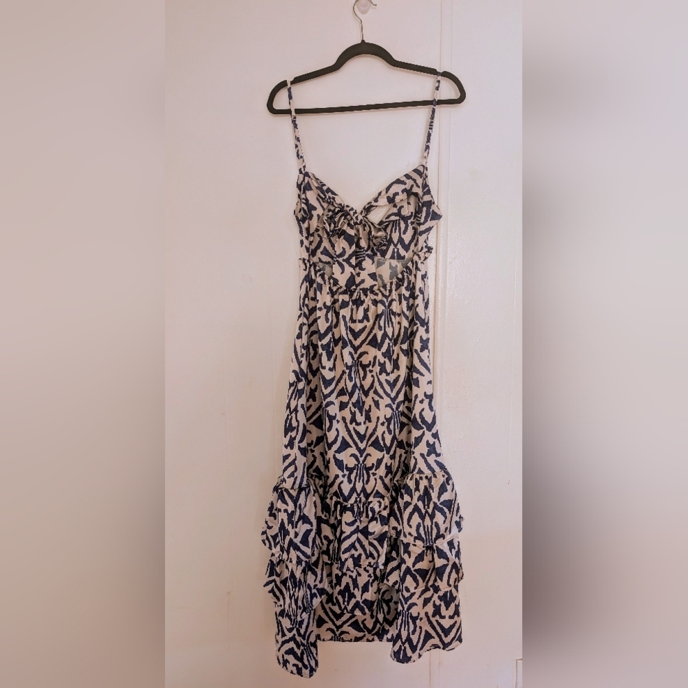 Elegant Blue and White Patterned Midi Dress - Picture 7 of 13
